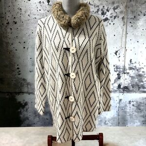 Escio Womens Size XL Ivory & Black Open Sweater Cardigan with faux fur collar